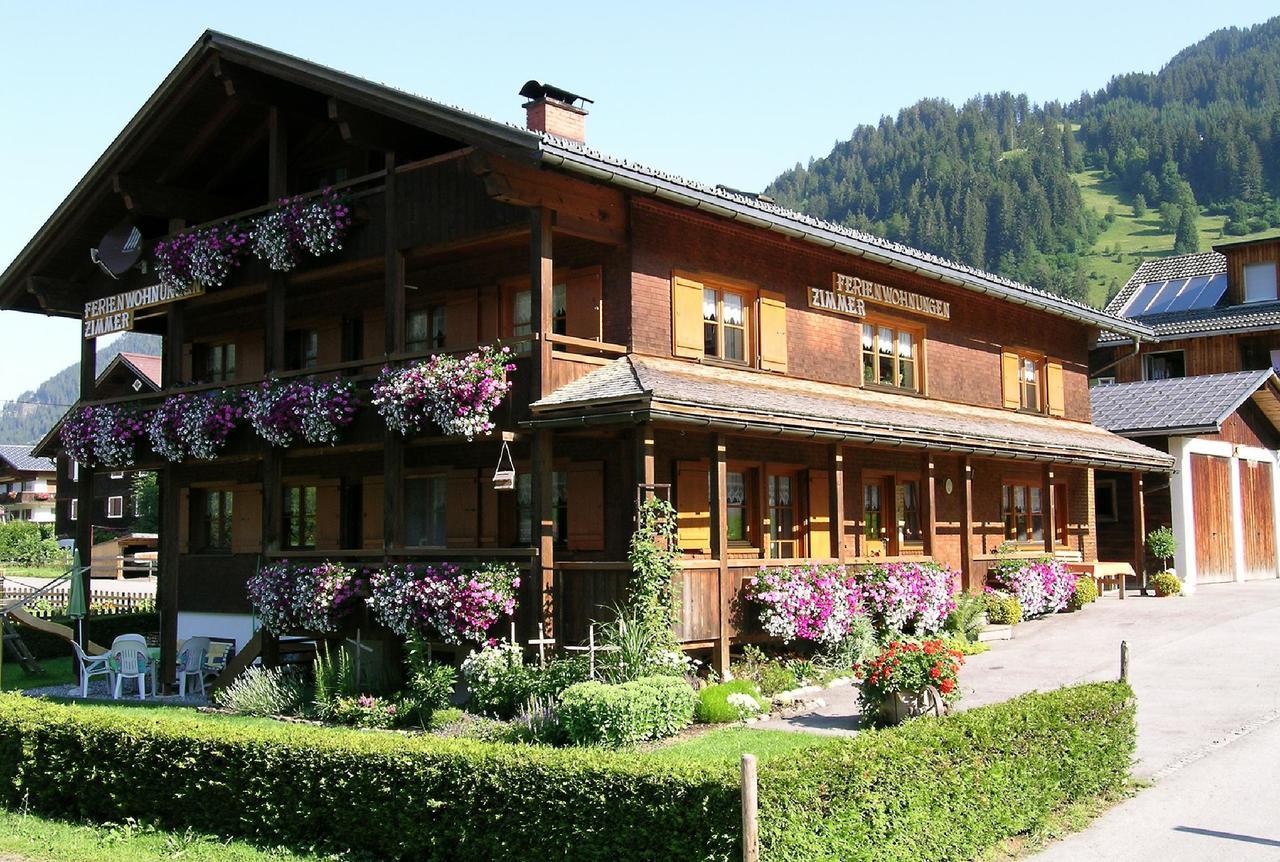 Ferienbauernhof Moosbrugger Apartment Schoppernau Exterior photo